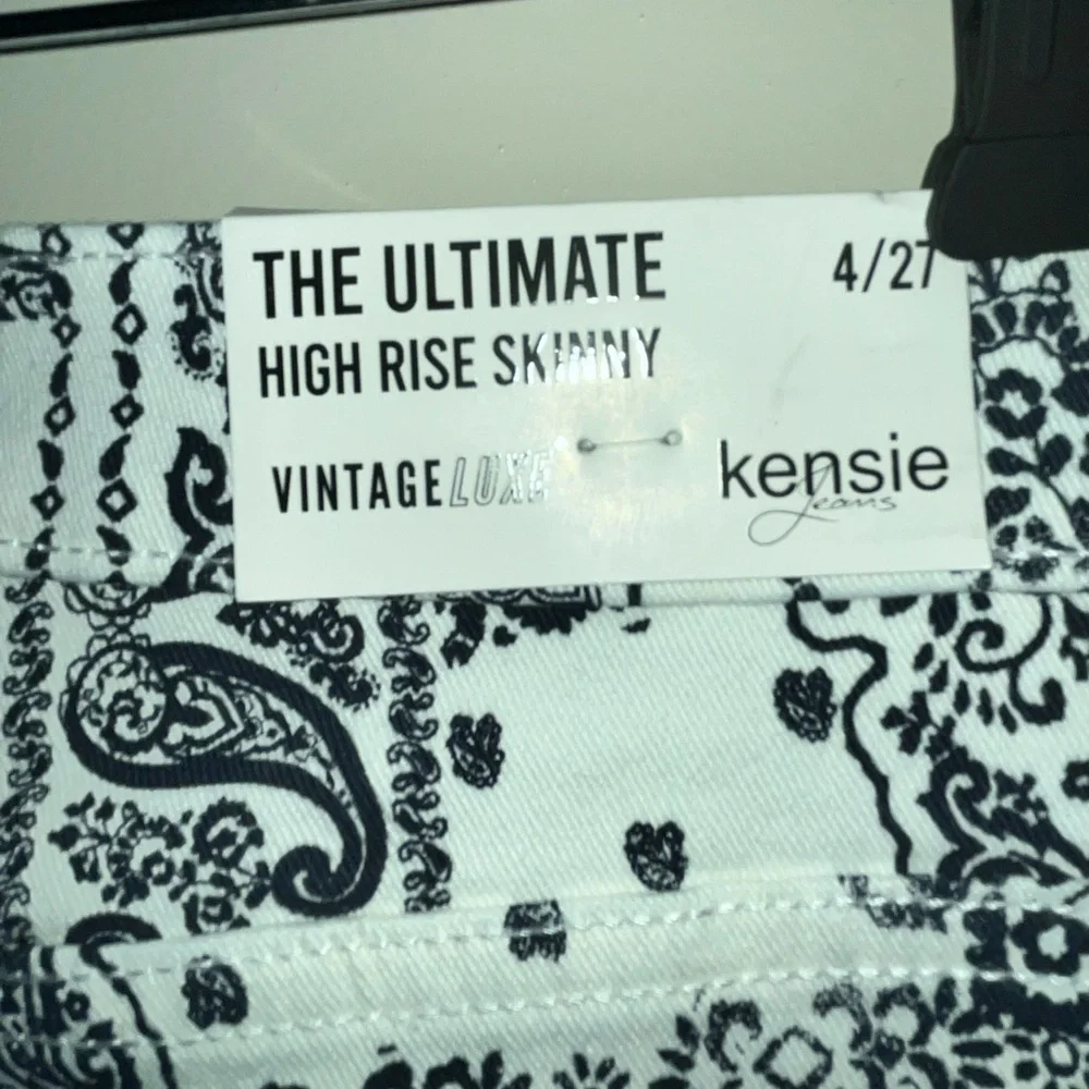 Kensie Pants Monochrome Graphic Print Pants Navy blue & White - Picture 4 of 6